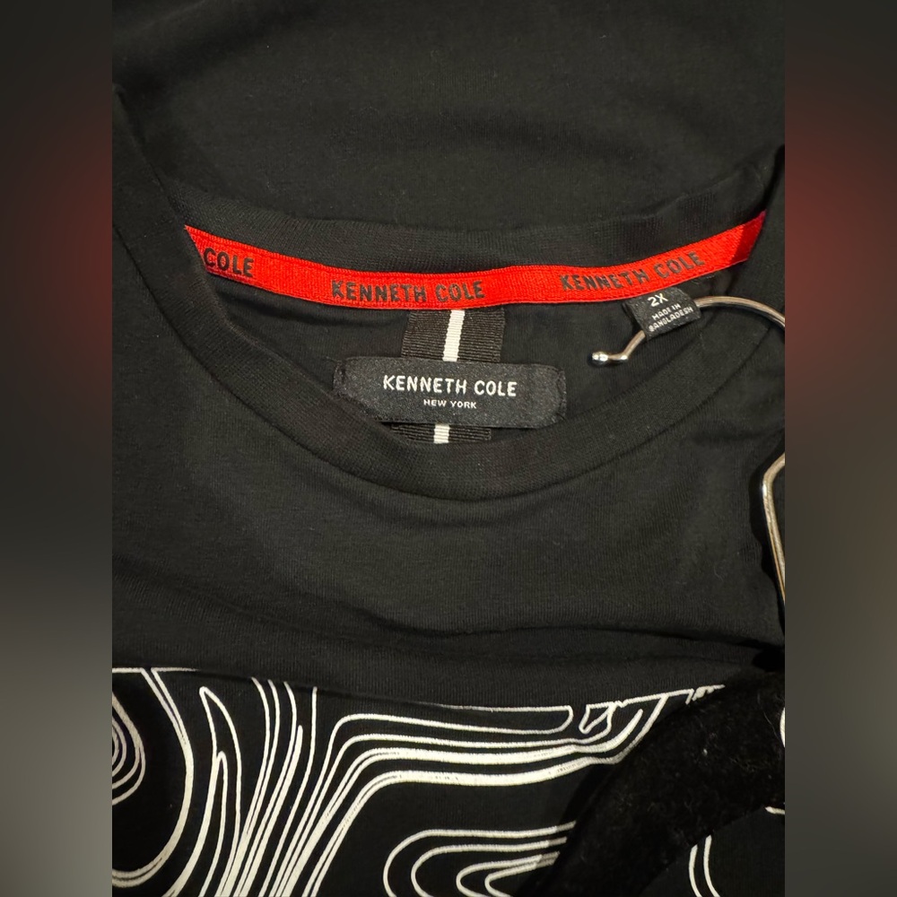 Kenneth Cole Black with Red and White Pop Out Graphic T-Shirt for Men size 2X - Picture 4 of 11